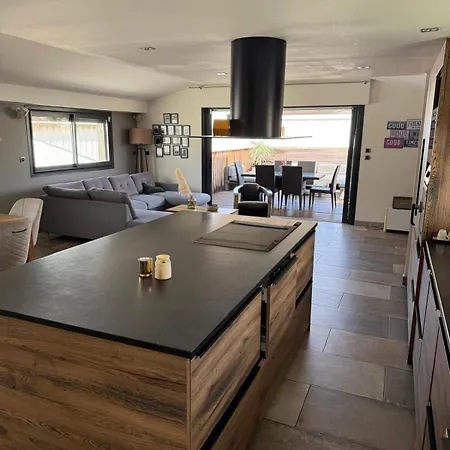 펜션 Atypical Loft With Private Pool 르 라방두