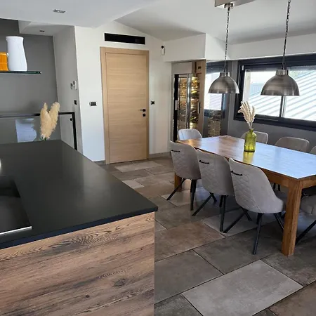 Atypical Loft With Private Pool 르 라방두