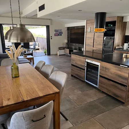 Atypical Loft With Private Pool 펜션 르 라방두