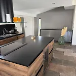 Hébergement de vacances Atypical Loft With Private Pool *