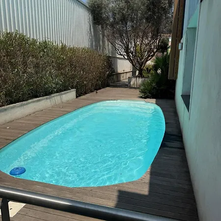 Hébergement de vacances Atypical Loft With Private Pool *