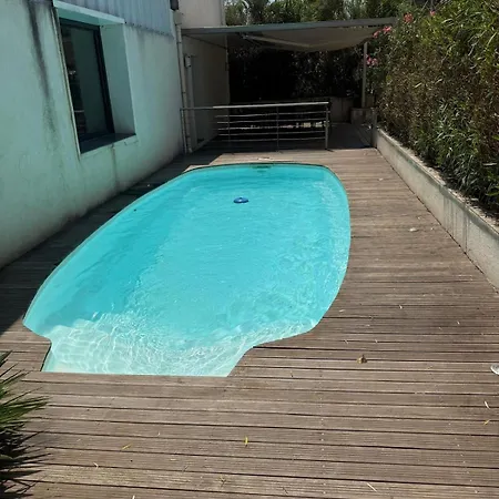 Hébergement de vacances Atypical Loft With Private Pool