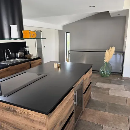 Hébergement de vacances Atypical Loft With Private Pool *