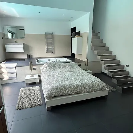 Hébergement de vacances Atypical Loft With Private Pool *